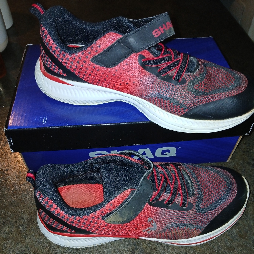 SHAQ Red and Black Cole Sneakers with Mesh Upper